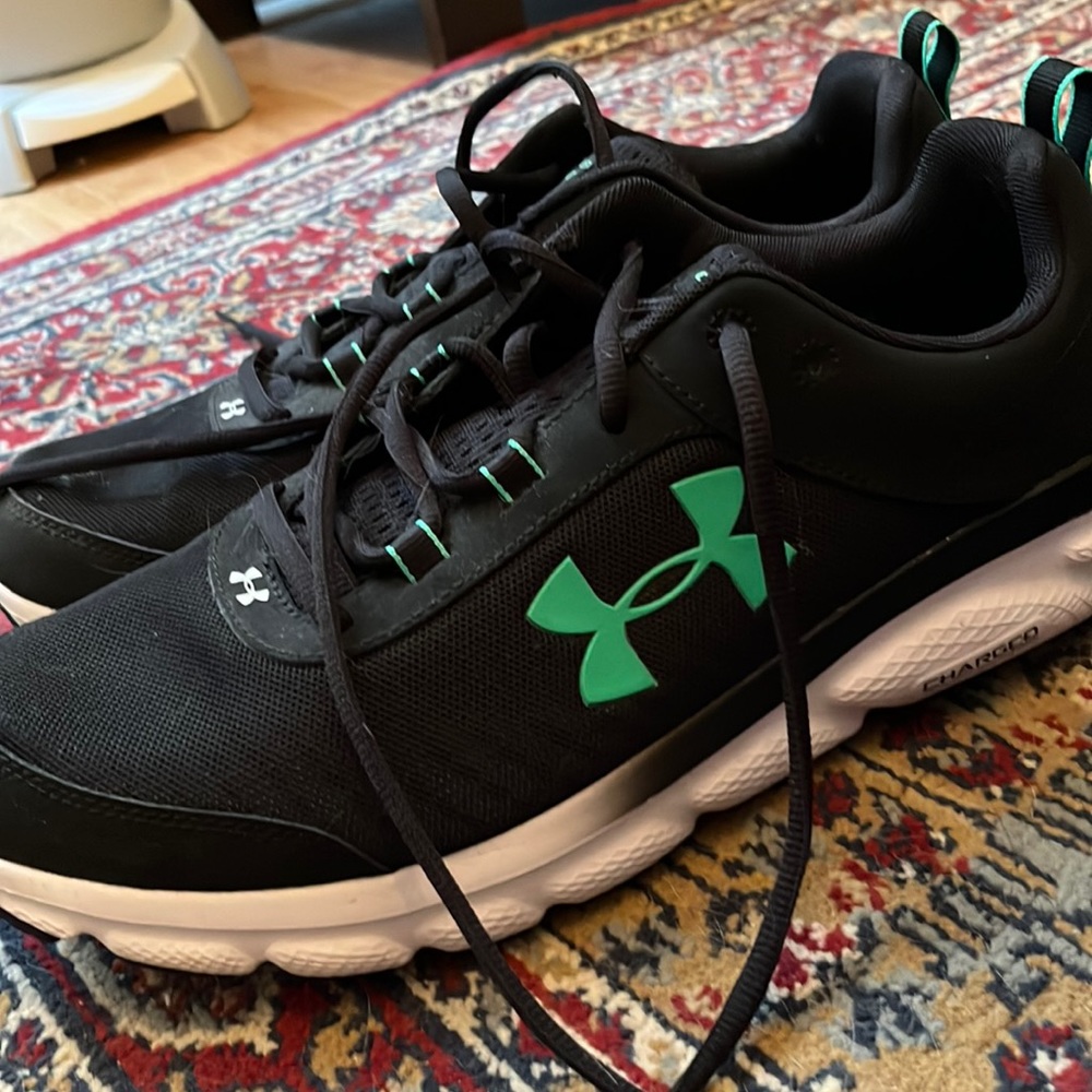 Underarmor mens running shoes